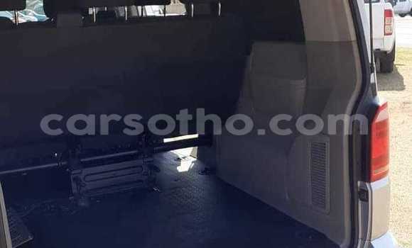 Acheter Occasion Voiture Volkswagen Caravelle Gris à Butha–Buthe, Thaba-Tseka Acheter Occasion Voiture Volkswagen Caravelle Gris à Butha–Buthe, Thaba-Tseka
