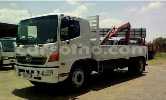 اشتري مستعمل Hino 300 Series White شاحنة في Butha–Buthe في Thaba-Tseka اشتري مستعمل Hino 300 Series White شاحنة في Butha–Buthe في Thaba-Tseka
