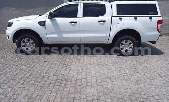 Sayi Na hannu Ford Ranger White Mota in Maseru a Maseru Sayi Na hannu Ford Ranger White Mota in Maseru a Maseru