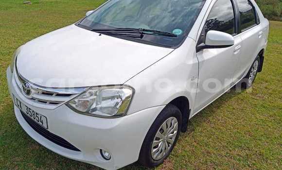 Sayi Na hannu Toyota Etios White Mota in Quthing a Butha-Buthe Sayi Na hannu Toyota Etios White Mota in Quthing a Butha-Buthe