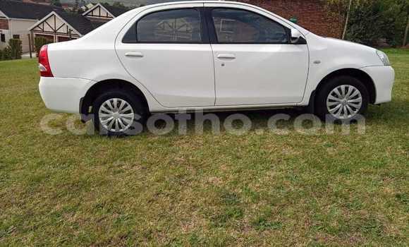 Sayi Na hannu Toyota Etios White Mota in Quthing a Butha-Buthe Sayi Na hannu Toyota Etios White Mota in Quthing a Butha-Buthe