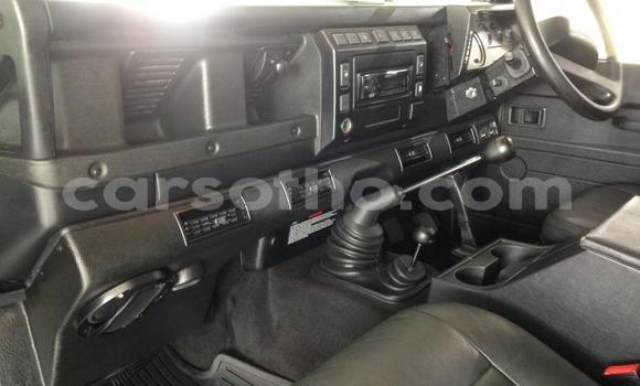 Sayi Na hannu Land Rover Defender Black Mota in Butha–Buthe a Thaba-Tseka Sayi Na hannu Land Rover Defender Black Mota in Butha–Buthe a Thaba-Tseka