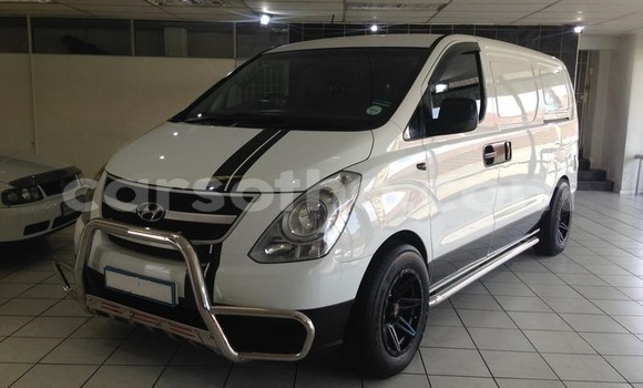 Sayi Na hannu Hyundai H1 White Mota in Maseru a Maseru Sayi Na hannu Hyundai H1 White Mota in Maseru a Maseru