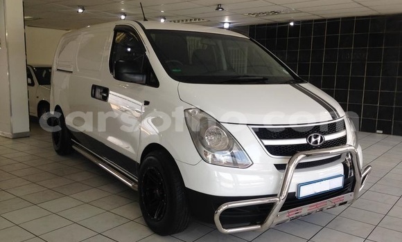Sayi Na hannu Hyundai H1 White Mota in Maseru a Maseru Sayi Na hannu Hyundai H1 White Mota in Maseru a Maseru