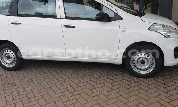 Sayi Na hannu Suzuki Ertiga White Mota in Mafeteng a Mafeteng Sayi Na hannu Suzuki Ertiga White Mota in Mafeteng a Mafeteng