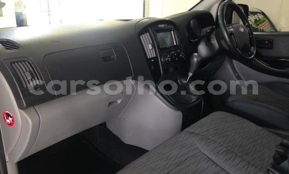 Sayi Na hannu Hyundai H1 White Mota in Maseru a Maseru Sayi Na hannu Hyundai H1 White Mota in Maseru a Maseru