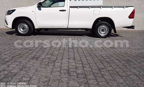 Sayi Na hannu Toyota Hilux White Mota in Butha Buthe a Butha-Buthe Sayi Na hannu Toyota Hilux White Mota in Butha Buthe a Butha-Buthe