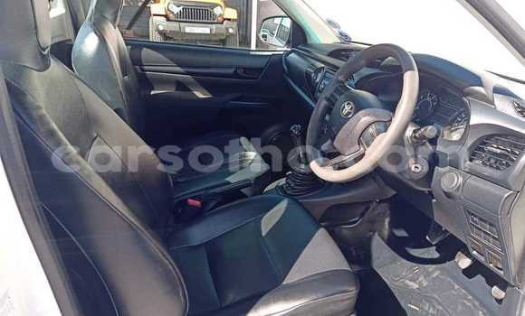 Sayi Na hannu Toyota Hilux White Mota in Butha Buthe a Butha-Buthe Sayi Na hannu Toyota Hilux White Mota in Butha Buthe a Butha-Buthe