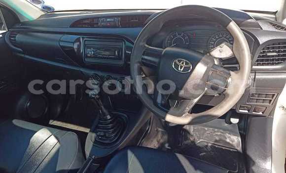 Sayi Na hannu Toyota Hilux White Mota in Butha Buthe a Butha-Buthe Sayi Na hannu Toyota Hilux White Mota in Butha Buthe a Butha-Buthe