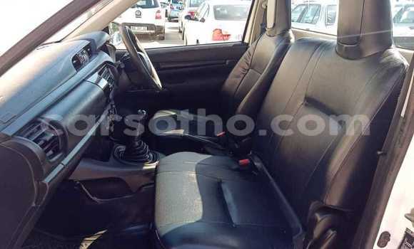 Sayi Na hannu Toyota Hilux White Mota in Butha Buthe a Butha-Buthe Sayi Na hannu Toyota Hilux White Mota in Butha Buthe a Butha-Buthe