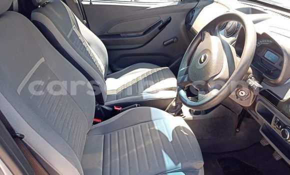 Sayi Na hannu Chevrolet Corsa Beige Mota in Roma a Maseru Sayi Na hannu Chevrolet Corsa Beige Mota in Roma a Maseru