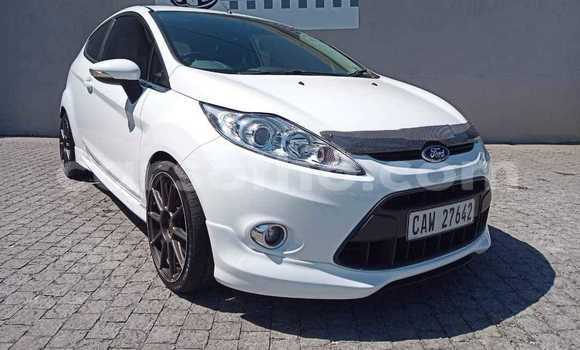اشتري مستعمل Ford Fiesta White سيارة في Mohale's Hoek في Mohale's Hoek