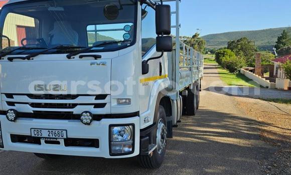 Sayi Na hannu Isuzu FTR 850 White Babbar mota in Maseru a Maseru Sayi Na hannu Isuzu FTR 850 White Babbar mota in Maseru a Maseru