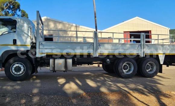 Sayi Na hannu Isuzu FTR 850 White Babbar mota in Maseru a Maseru Sayi Na hannu Isuzu FTR 850 White Babbar mota in Maseru a Maseru
