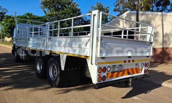 Sayi Na hannu Isuzu FTR 850 White Babbar mota in Maseru a Maseru Sayi Na hannu Isuzu FTR 850 White Babbar mota in Maseru a Maseru