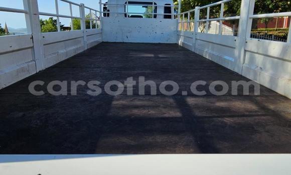 Sayi Na hannu Isuzu FTR 850 White Babbar mota in Maseru a Maseru Sayi Na hannu Isuzu FTR 850 White Babbar mota in Maseru a Maseru