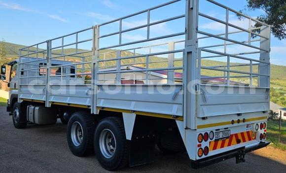 Sayi Na hannu Isuzu FTR 850 White Babbar mota in Maseru a Maseru Sayi Na hannu Isuzu FTR 850 White Babbar mota in Maseru a Maseru
