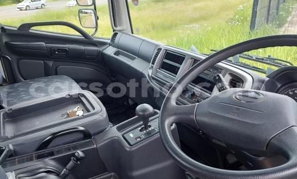 Sayi Na hannu Hino 300 Series White Babbar mota in Maseru a Maseru Sayi Na hannu Hino 300 Series White Babbar mota in Maseru a Maseru