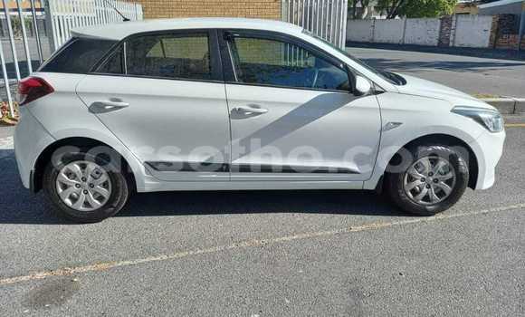 Sayi Na hannu Hyundai i20 White Mota in Mohale's Hoek a Mohale's Hoek Sayi Na hannu Hyundai i20 White Mota in Mohale's Hoek a Mohale's Hoek