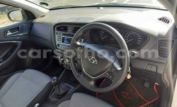 Sayi Na hannu Hyundai i20 White Mota in Mohale's Hoek a Mohale's Hoek Sayi Na hannu Hyundai i20 White Mota in Mohale's Hoek a Mohale's Hoek