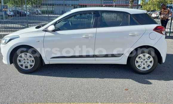 Sayi Na hannu Hyundai i20 White Mota in Mohale's Hoek a Mohale's Hoek Sayi Na hannu Hyundai i20 White Mota in Mohale's Hoek a Mohale's Hoek