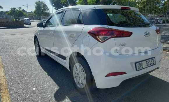 Sayi Na hannu Hyundai i20 White Mota in Mohale's Hoek a Mohale's Hoek Sayi Na hannu Hyundai i20 White Mota in Mohale's Hoek a Mohale's Hoek