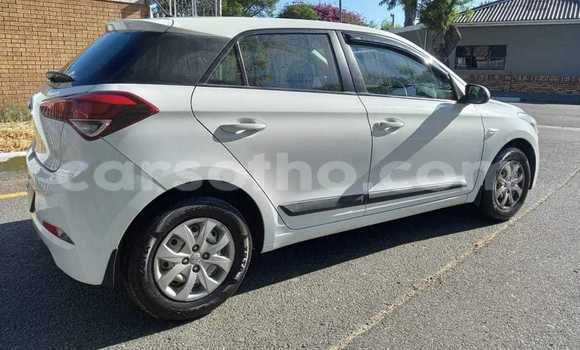 Sayi Na hannu Hyundai i20 White Mota in Mohale's Hoek a Mohale's Hoek Sayi Na hannu Hyundai i20 White Mota in Mohale's Hoek a Mohale's Hoek