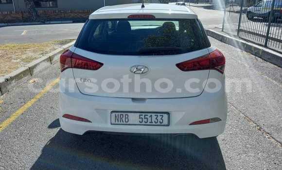 Sayi Na hannu Hyundai i20 White Mota in Mohale's Hoek a Mohale's Hoek Sayi Na hannu Hyundai i20 White Mota in Mohale's Hoek a Mohale's Hoek