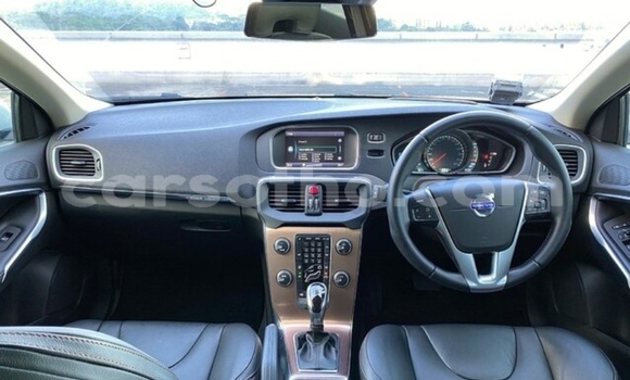 Sayi Na hannu Volvo V40 Cross Country White Mota in Maputsoe a Leribe Sayi Na hannu Volvo V40 Cross Country White Mota in Maputsoe a Leribe