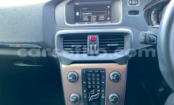 Sayi Na hannu Volvo V40 Cross Country White Mota in Maputsoe a Leribe Sayi Na hannu Volvo V40 Cross Country White Mota in Maputsoe a Leribe