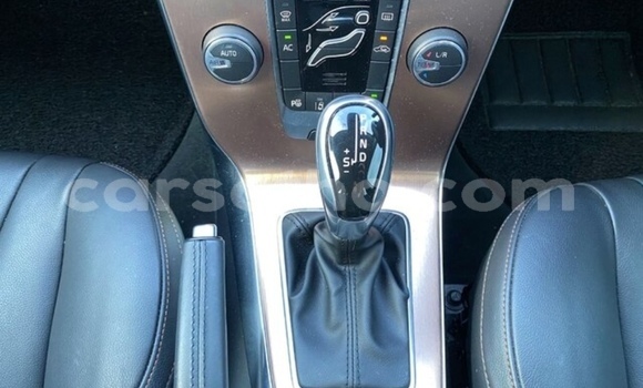 Sayi Na hannu Volvo V40 Cross Country White Mota in Maputsoe a Leribe Sayi Na hannu Volvo V40 Cross Country White Mota in Maputsoe a Leribe