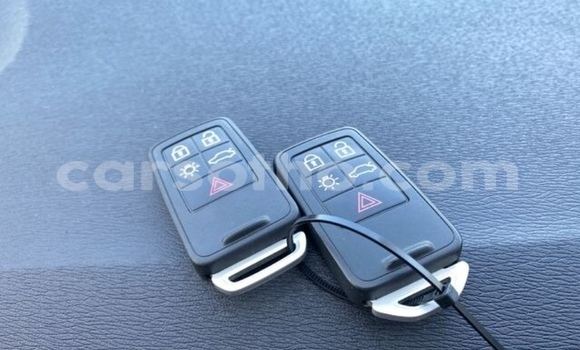 Sayi Na hannu Volvo V40 Cross Country White Mota in Maputsoe a Leribe Sayi Na hannu Volvo V40 Cross Country White Mota in Maputsoe a Leribe