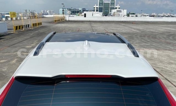 Sayi Na hannu Volvo V40 Cross Country White Mota in Maputsoe a Leribe Sayi Na hannu Volvo V40 Cross Country White Mota in Maputsoe a Leribe