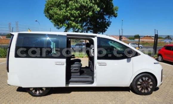 Sayi Na hannu Hyundai Starex (H-1) White Mota in Butha–Buthe a Thaba-Tseka Sayi Na hannu Hyundai Starex (H-1) White Mota in Butha–Buthe a Thaba-Tseka