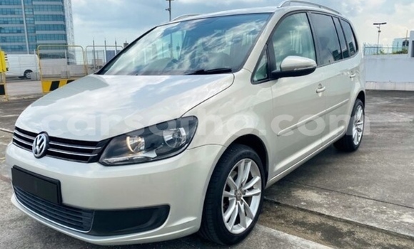 Sayi Na hannu Volkswagen Touran Silver Mota in Maputsoa a Leribe Sayi Na hannu Volkswagen Touran Silver Mota in Maputsoa a Leribe