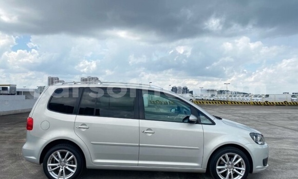 Sayi Na hannu Volkswagen Touran Silver Mota in Maputsoa a Leribe Sayi Na hannu Volkswagen Touran Silver Mota in Maputsoa a Leribe