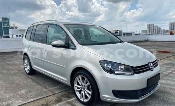 Sayi Na hannu Volkswagen Touran Silver Mota in Maputsoa a Leribe Sayi Na hannu Volkswagen Touran Silver Mota in Maputsoa a Leribe