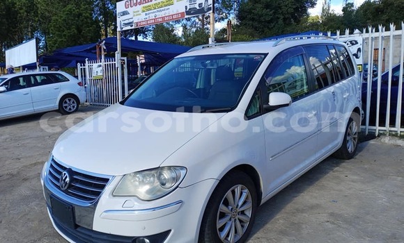 Buy Used Volkswagen Touran White Car in Maseru in Maseru Buy Used Volkswagen Touran White Car in Maseru in Maseru