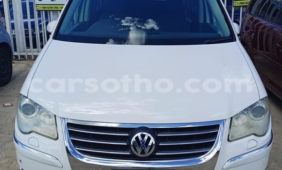Buy Used Volkswagen Touran White Car in Maseru in Maseru Buy Used Volkswagen Touran White Car in Maseru in Maseru