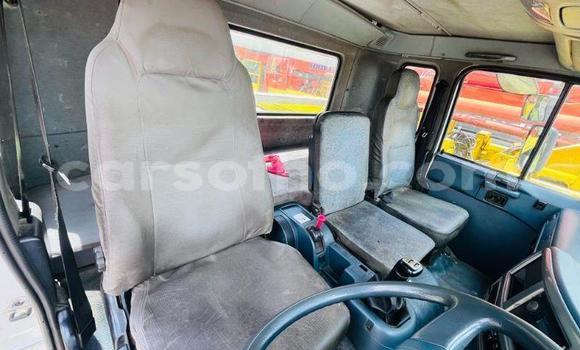 اشتري مستعمل Nissan UD White شاحنة في Maseru في Maseru اشتري مستعمل Nissan UD White شاحنة في Maseru في Maseru