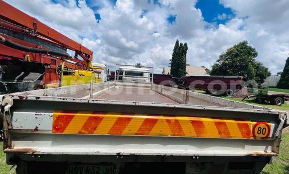 اشتري مستعمل Nissan UD White شاحنة في Maseru في Maseru اشتري مستعمل Nissan UD White شاحنة في Maseru في Maseru