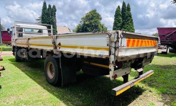 اشتري مستعمل Nissan UD White شاحنة في Maseru في Maseru اشتري مستعمل Nissan UD White شاحنة في Maseru في Maseru