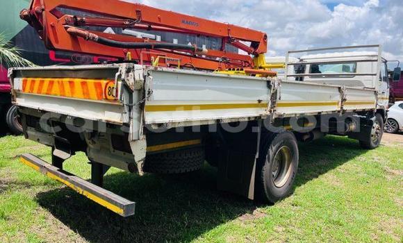 اشتري مستعمل Nissan UD White شاحنة في Maseru في Maseru اشتري مستعمل Nissan UD White شاحنة في Maseru في Maseru