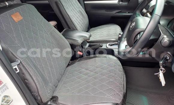 اشتري مستعمل Toyota Hilux White سيارة في Maseru في Maseru اشتري مستعمل Toyota Hilux White سيارة في Maseru في Maseru