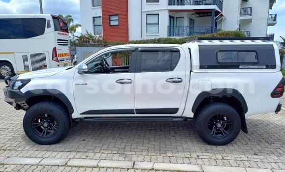 اشتري مستعمل Toyota Hilux White سيارة في Maseru في Maseru اشتري مستعمل Toyota Hilux White سيارة في Maseru في Maseru