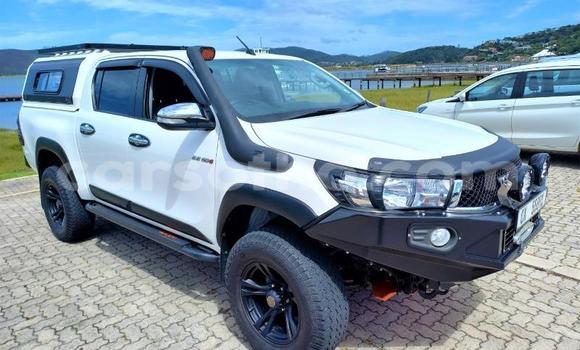 اشتري مستعمل Toyota Hilux White سيارة في Maseru في Maseru اشتري مستعمل Toyota Hilux White سيارة في Maseru في Maseru