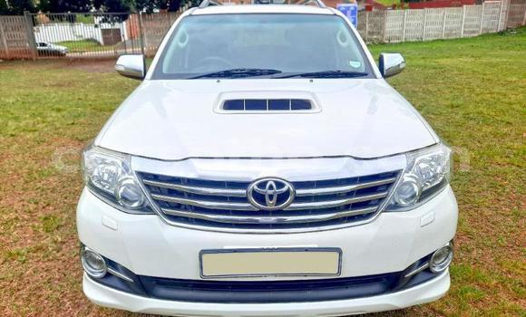 Acheter Occasion Voiture Toyota Fortuner Blanc à Maseru, Maseru Acheter Occasion Voiture Toyota Fortuner Blanc à Maseru, Maseru