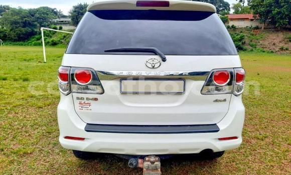 Acheter Occasion Voiture Toyota Fortuner Blanc à Maseru, Maseru Acheter Occasion Voiture Toyota Fortuner Blanc à Maseru, Maseru