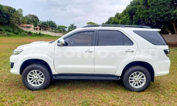 Acheter Occasion Voiture Toyota Fortuner Blanc à Maseru, Maseru Acheter Occasion Voiture Toyota Fortuner Blanc à Maseru, Maseru