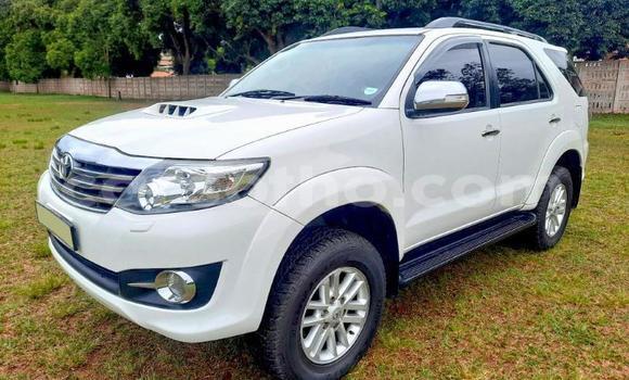 Acheter Occasion Voiture Toyota Fortuner Blanc à Maseru, Maseru Acheter Occasion Voiture Toyota Fortuner Blanc à Maseru, Maseru